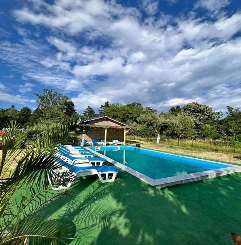 Piscina în timpul zilei