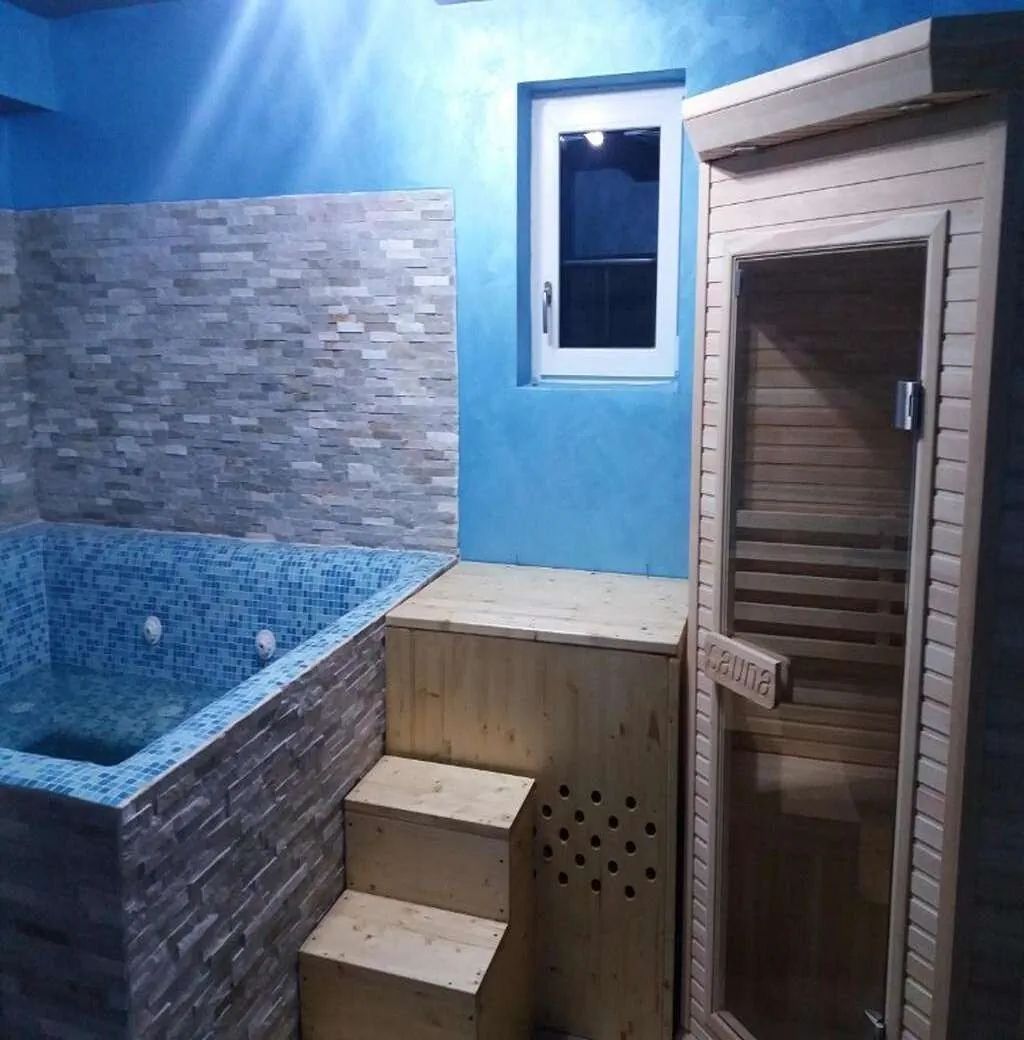 Jacuzzi și saună din lemn